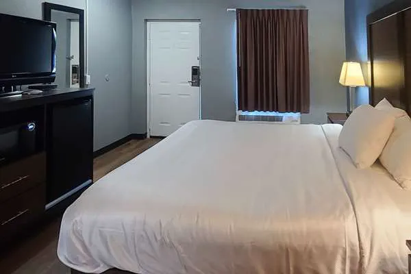Econo Lodge 4