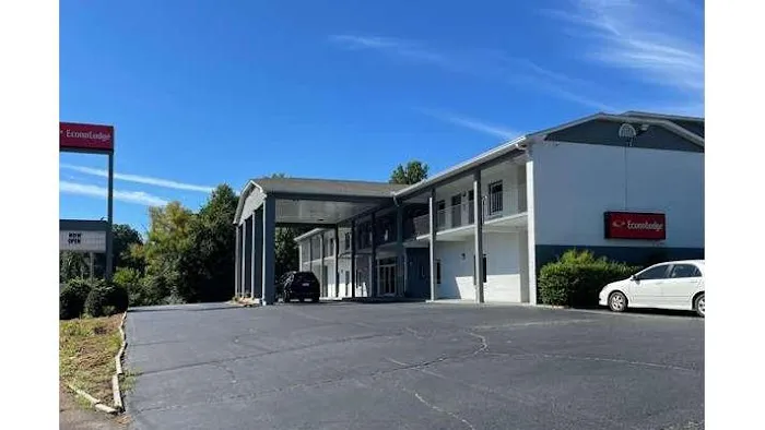Econo Lodge 4