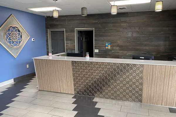 Econo Lodge 4