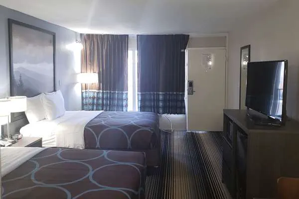 Super 8 by Wyndham Morganton 4