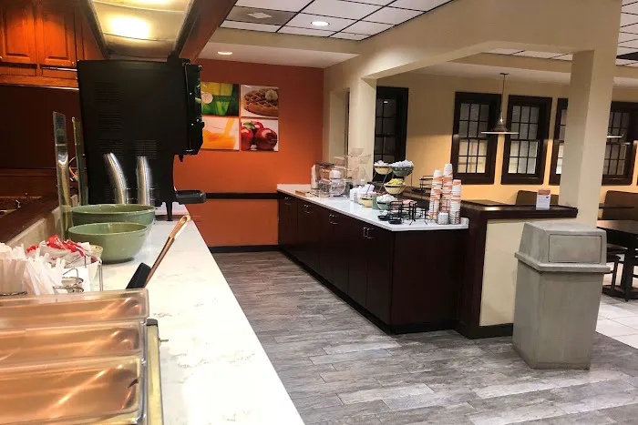 Quality Inn 4