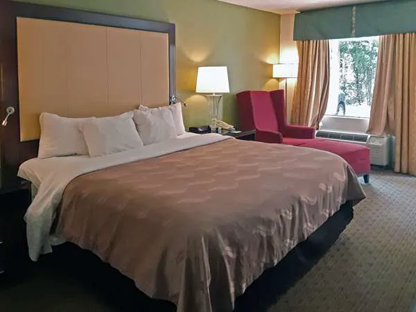 Quality Inn 4