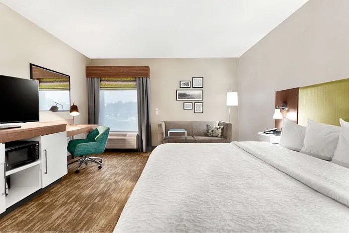Hampton Inn Morganton 4