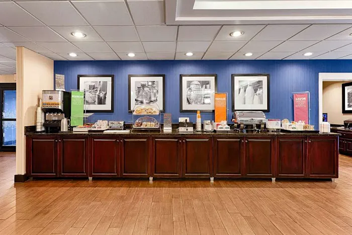 Hampton Inn Morganton 4