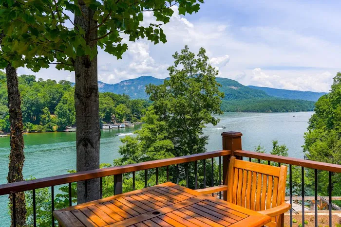 The Lodge on Lake Lure 4