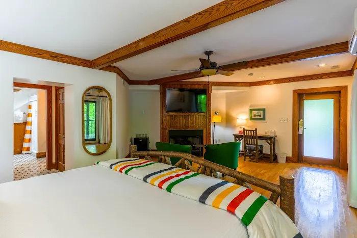 The Lodge on Lake Lure 4