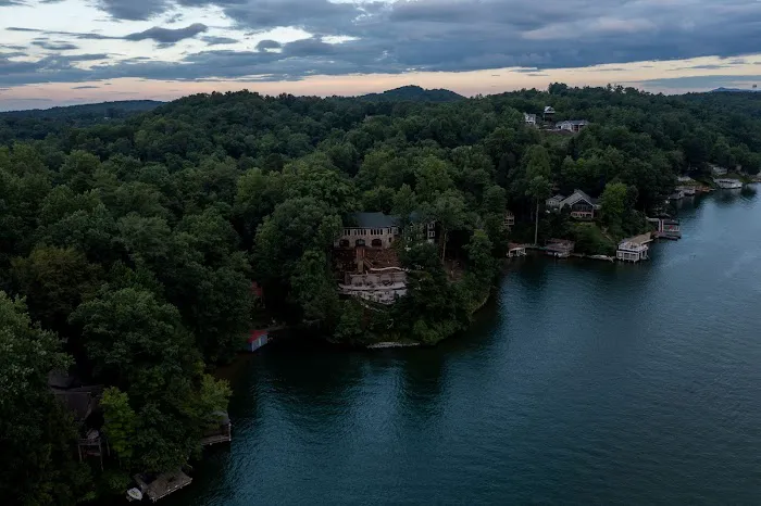 The Lodge on Lake Lure 4