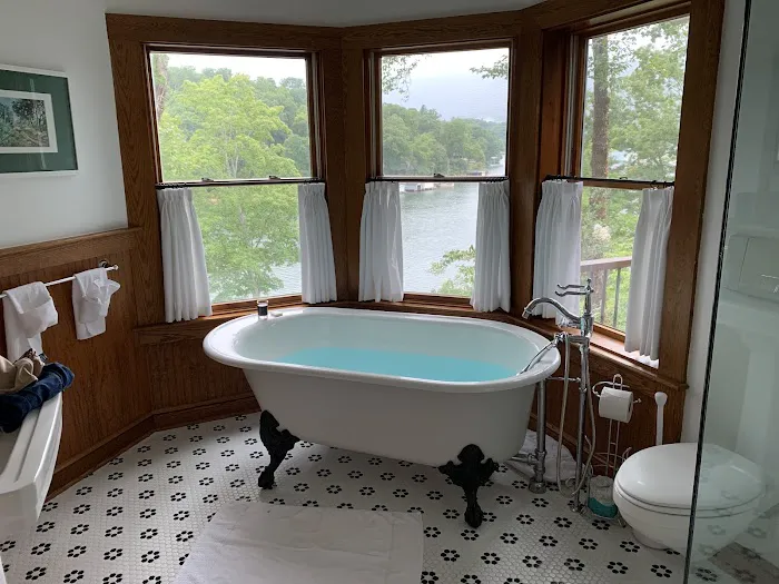 The Lodge on Lake Lure 4