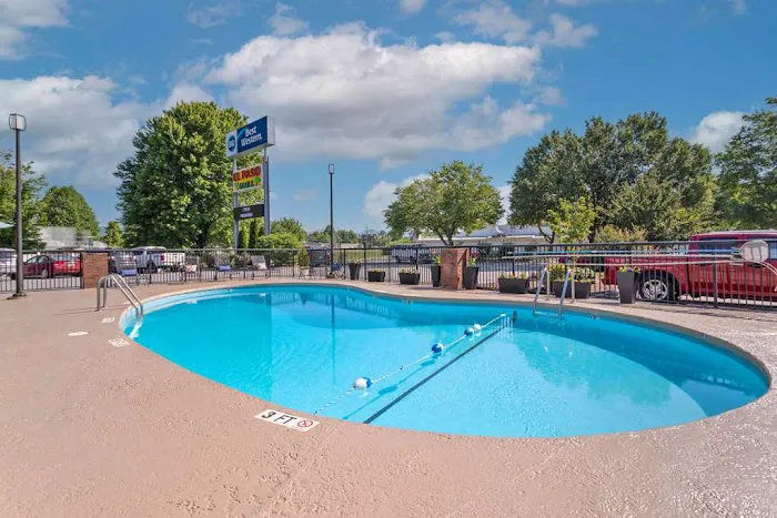Best Western Hendersonville Inn 4