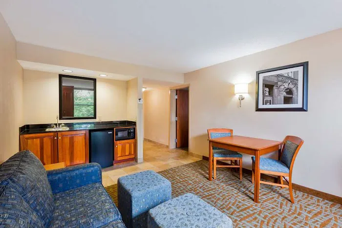 Hampton Inn Hendersonville 4