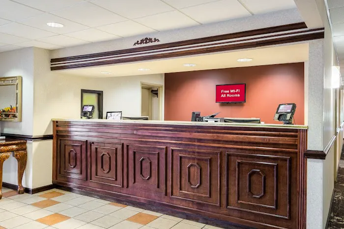 Red Roof Inn Hendersonville 4