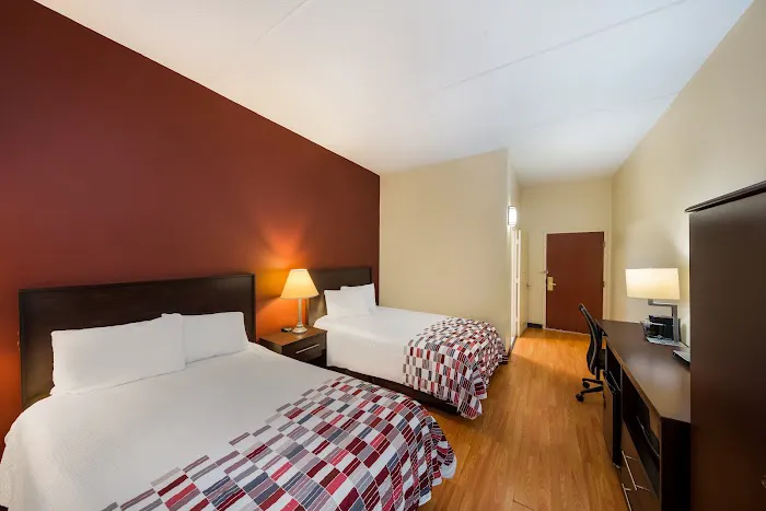 Red Roof Inn Hendersonville 4