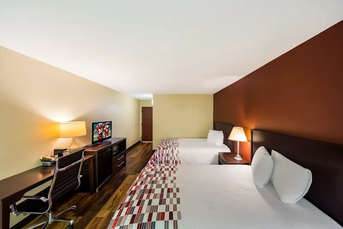Red Roof Inn Hendersonville 4