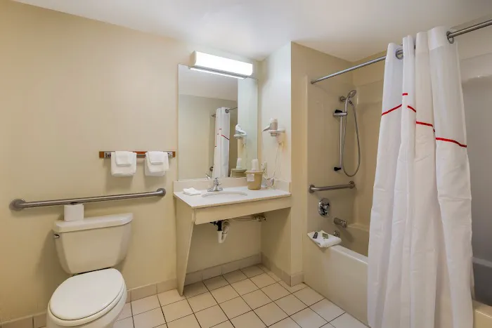 Red Roof Inn Hendersonville 4