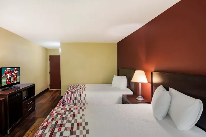 Red Roof Inn Hendersonville 4