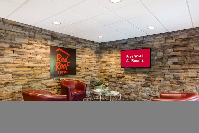 Red Roof Inn Hendersonville 4
