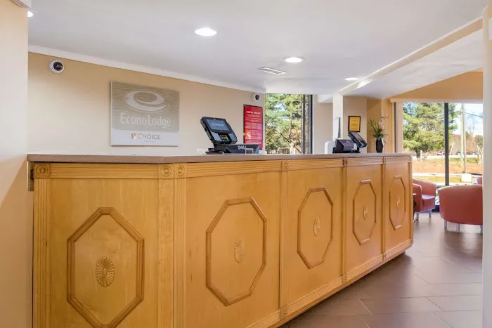 Econo Lodge 4
