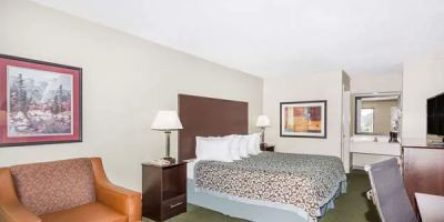 Days Inn by Wyndham Hendersonville