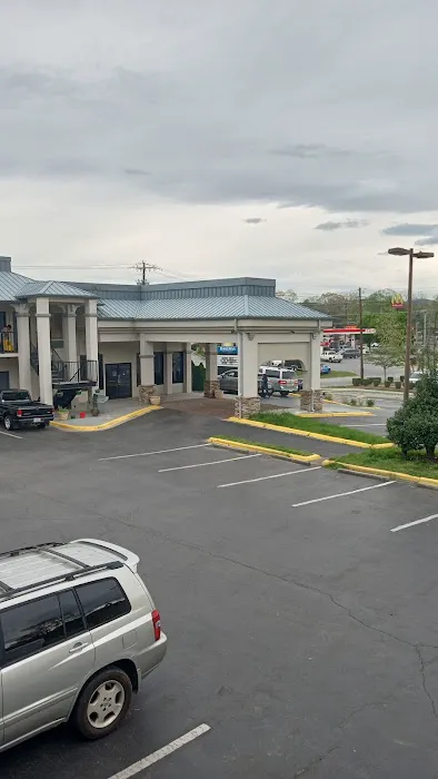 Days Inn by Wyndham Hendersonville 4