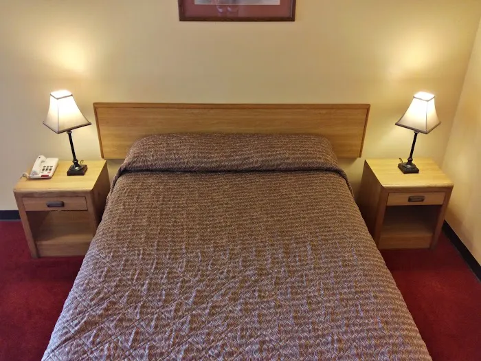Deluxe Inn Lodging for Business & Workforce 4