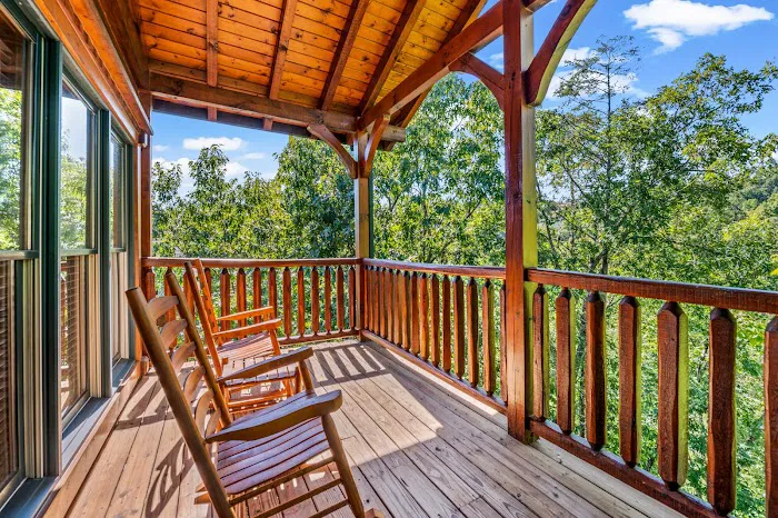 Homegrown Hideaways: Bearfoot in Smokies 4