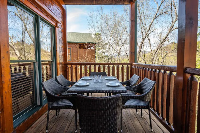 Homegrown Hideaways: Bearfoot in Smokies 4