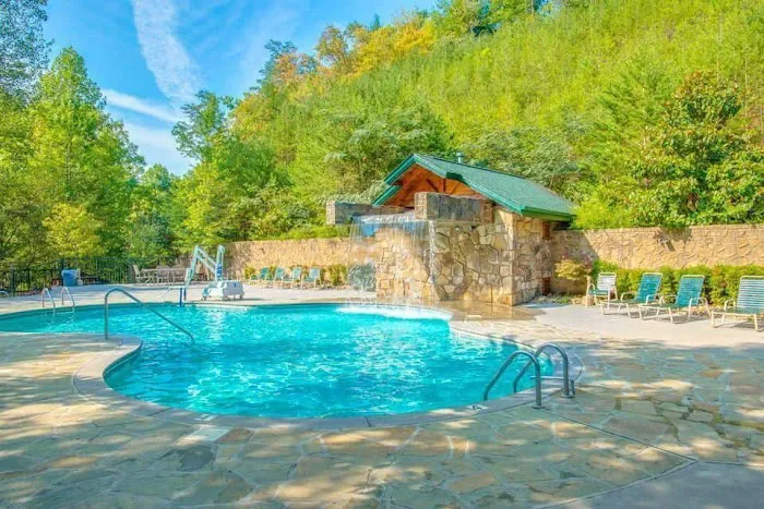 Homegrown Hideaways: Bearfoot in Smokies 4