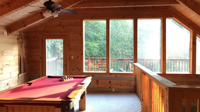Black Bear Hideaway 3 Bedroom Home with Hot Tub 4