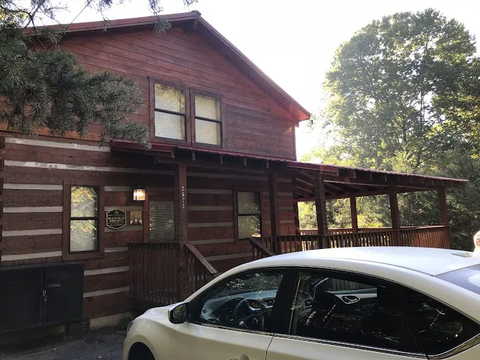 Black Bear Hideaway 3 Bedroom Home with Hot Tub 4