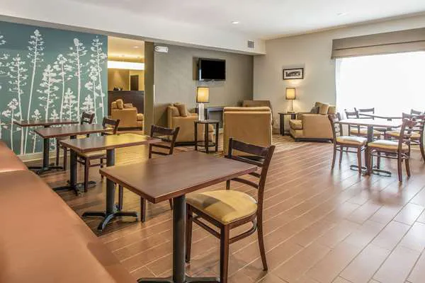 Sleep Inn & Suites 4