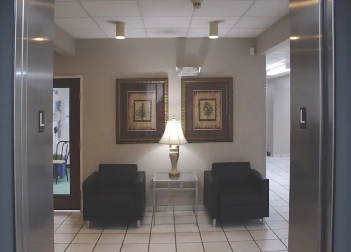 Days Inn & Suites by Wyndham Hickory 4