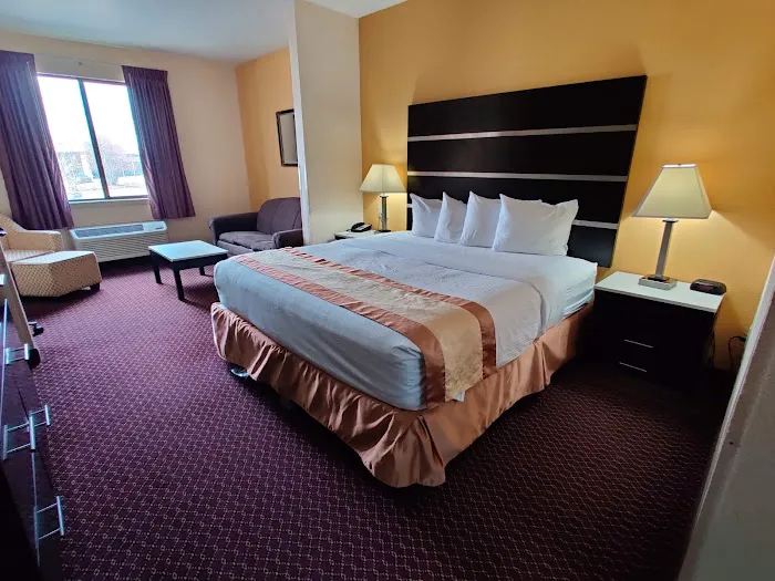 Days Inn & Suites by Wyndham Hickory 4