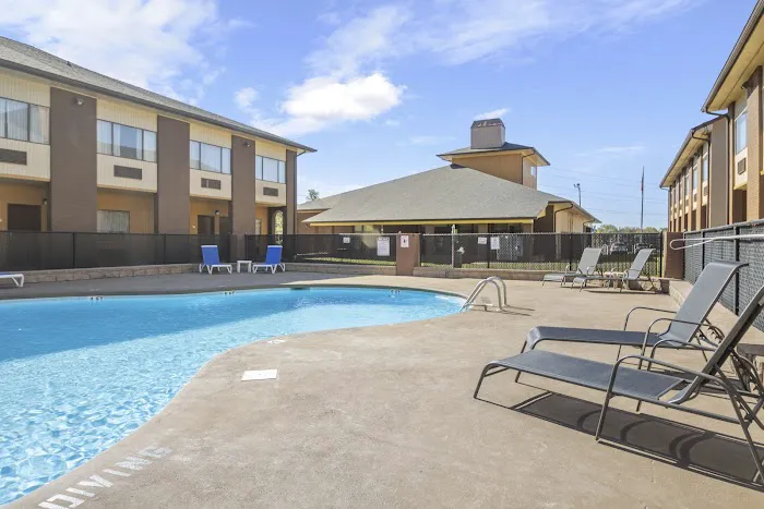 Quality Suites Hickory South 4