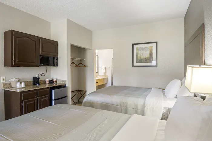 Quality Suites Hickory South 4