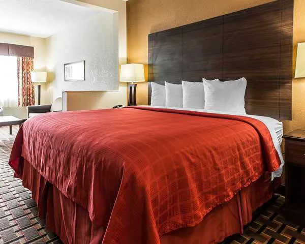 Quality Suites Hickory South 4