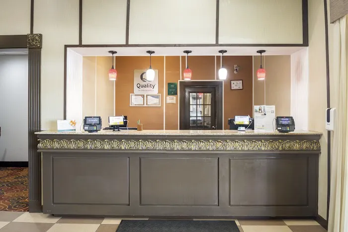 Quality Suites Hickory South 4