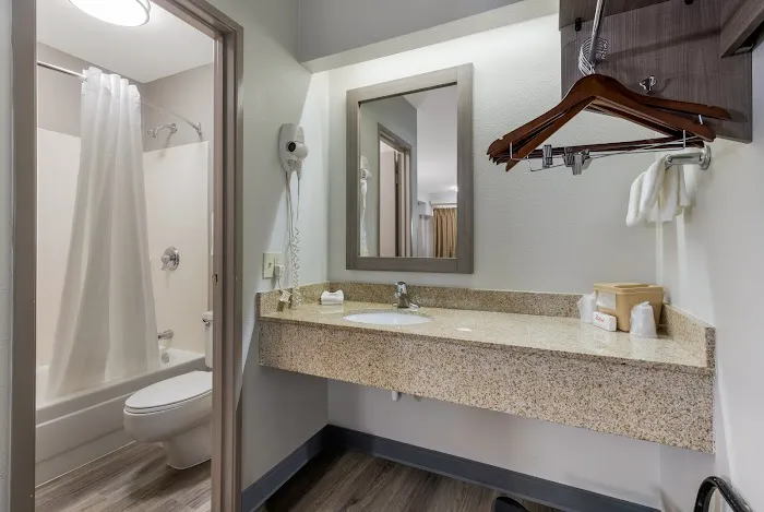 Red Roof Inn Hickory 4