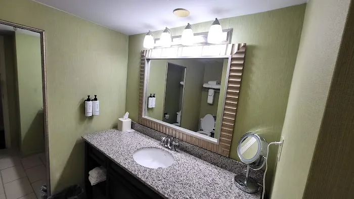 Crowne Plaza Hickory by IHG 4