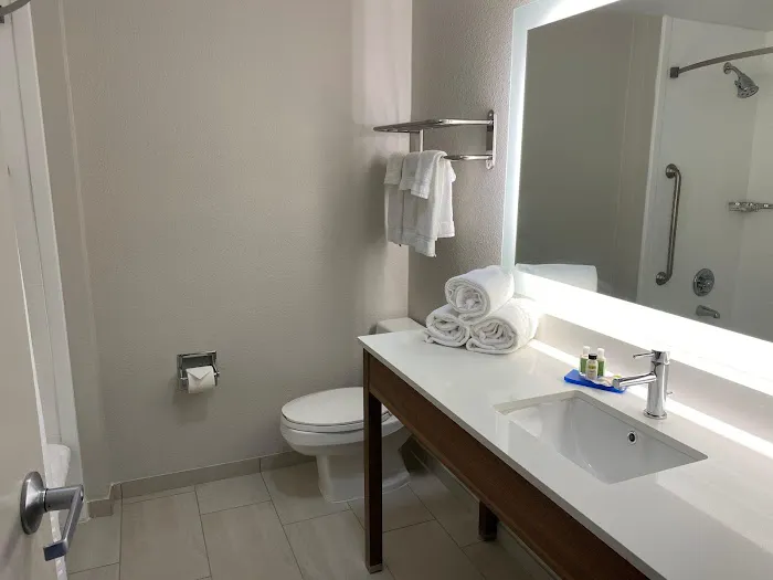 Holiday Inn Express Blowing Rock South 4