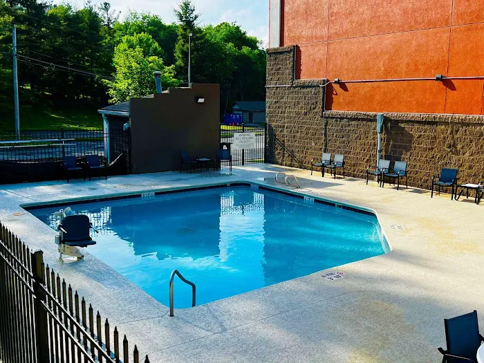 Holiday Inn Express Blowing Rock South 4