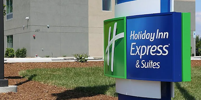 Holiday Inn Express & Suites Hendersonville SE - Flat Rock, an IHG Hotel 4
