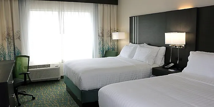 Holiday Inn Express & Suites Hendersonville SE - Flat Rock, an IHG Hotel 4