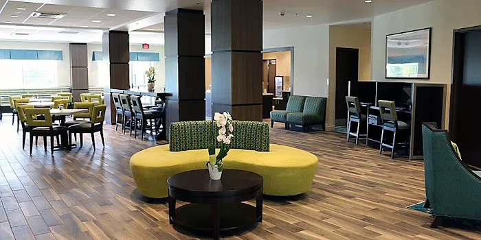 Holiday Inn Express & Suites Hendersonville SE - Flat Rock, an IHG Hotel 4