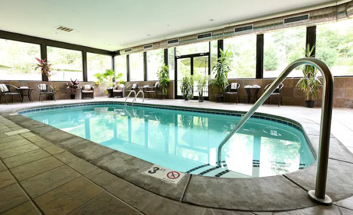 The Lodge at Flat Rock 4