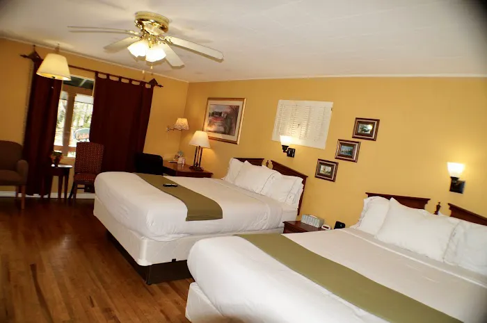 CedarWood Inn 4