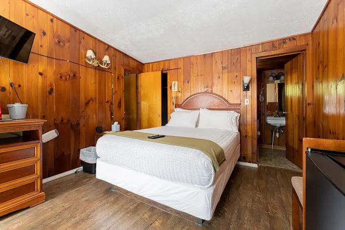 CedarWood Inn 4