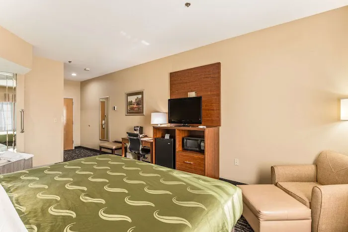 Quality Inn & Suites Hendersonville - Flat Rock 4