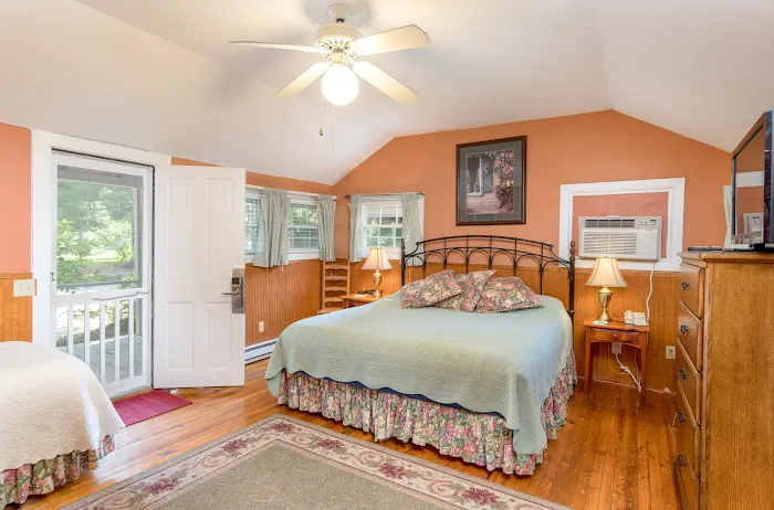 Highland Lake Inn & Resort 4