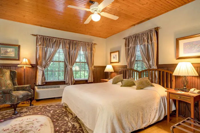 Highland Lake Inn & Resort 4
