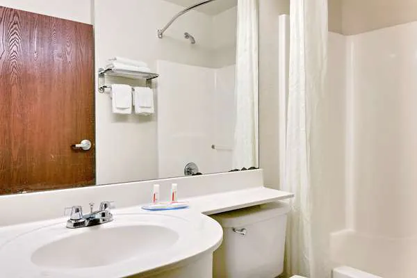 Microtel Inn & Suites by Wyndham Augusta Riverwatch 4
